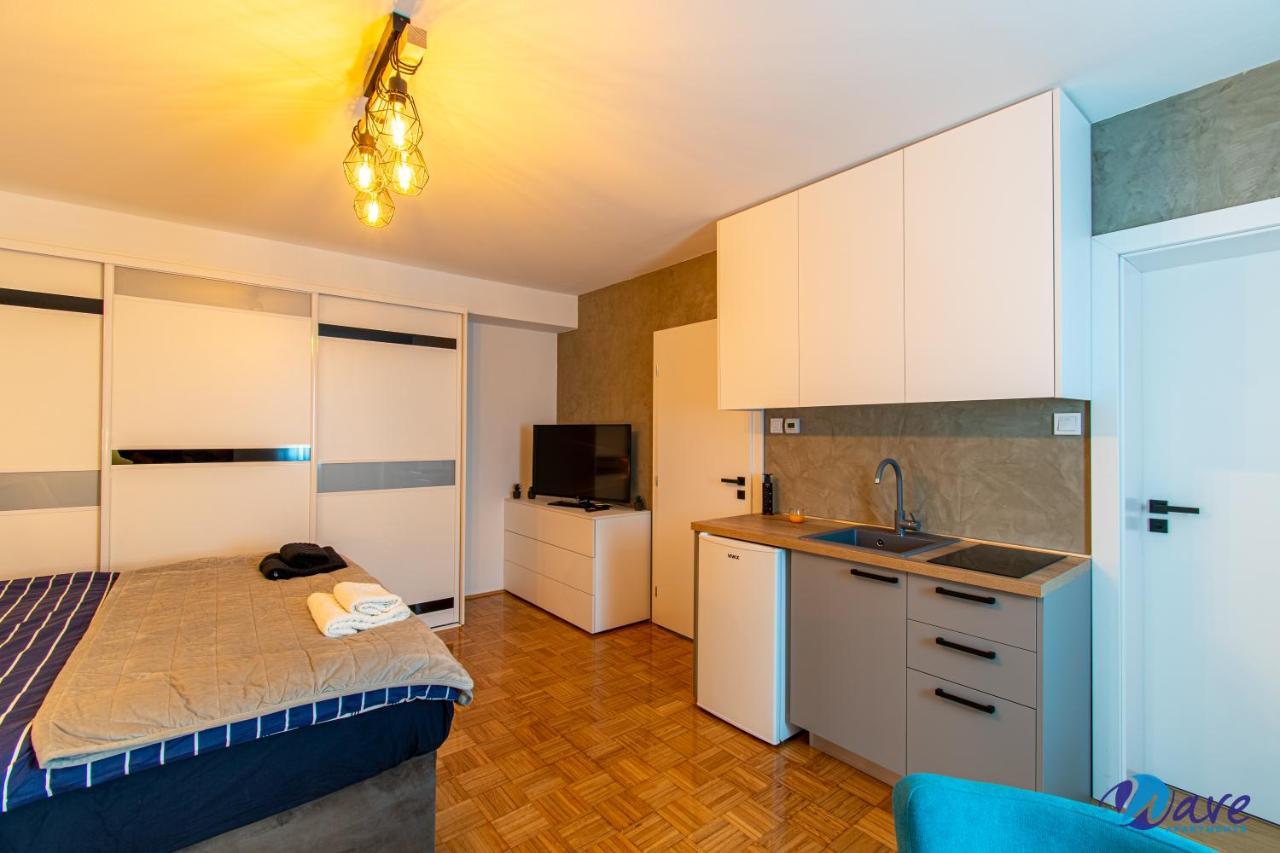 Modern Apartments Wave Near The Airport ヴェリカ・ゴリツァ エクステリア 写真